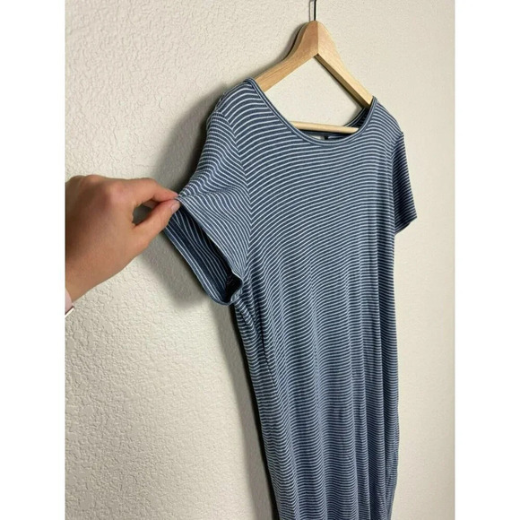 Everly T Shirt Dress Size Large Long Striped Blue White Textured Short Sleeves - Picture 3 of 10